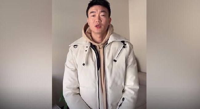 娇妻舒爽高潮呻吟公交车白浆